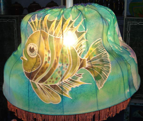 Лампа с декоративным абажуром ручной работы